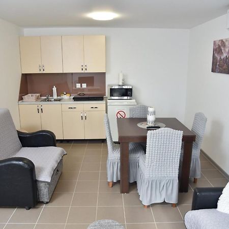 Boja Zalaska - Kameni Apartman Jagodina Ngoại thất bức ảnh