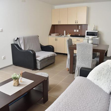 Boja Zalaska - Kameni Apartman Jagodina Ngoại thất bức ảnh