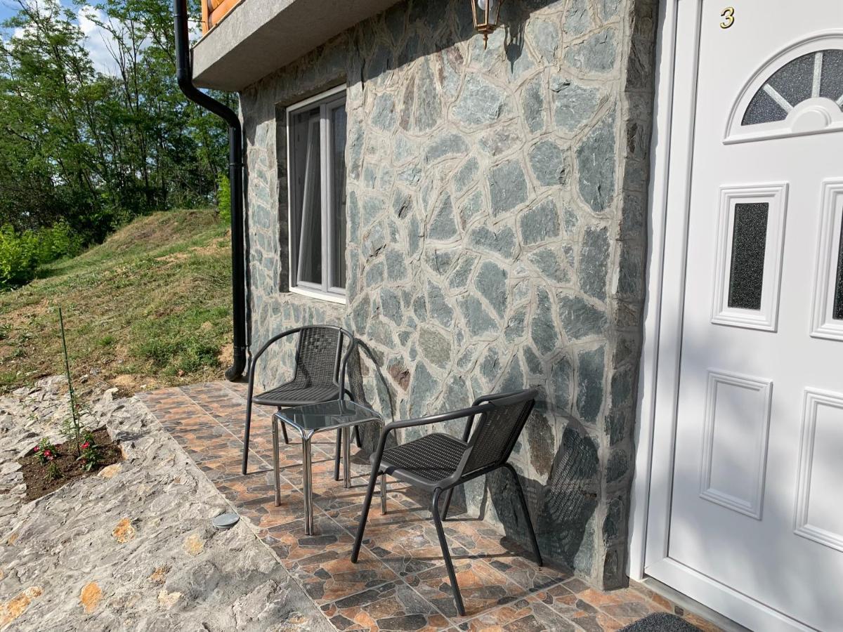 Boja Zalaska - Kameni Apartman Jagodina Ngoại thất bức ảnh
