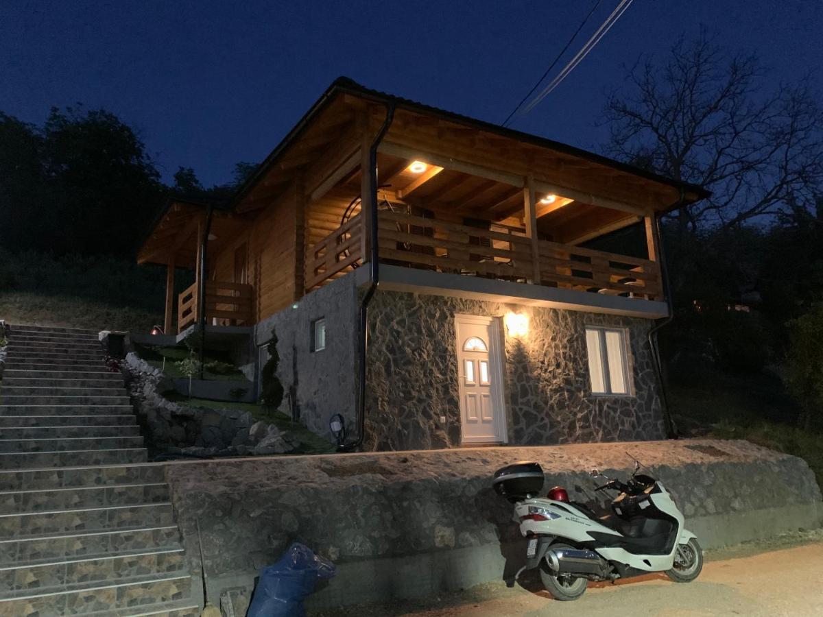 Boja Zalaska - Kameni Apartman Jagodina Ngoại thất bức ảnh