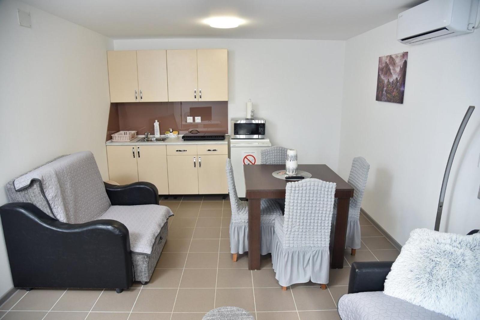 Boja Zalaska - Kameni Apartman Jagodina Ngoại thất bức ảnh